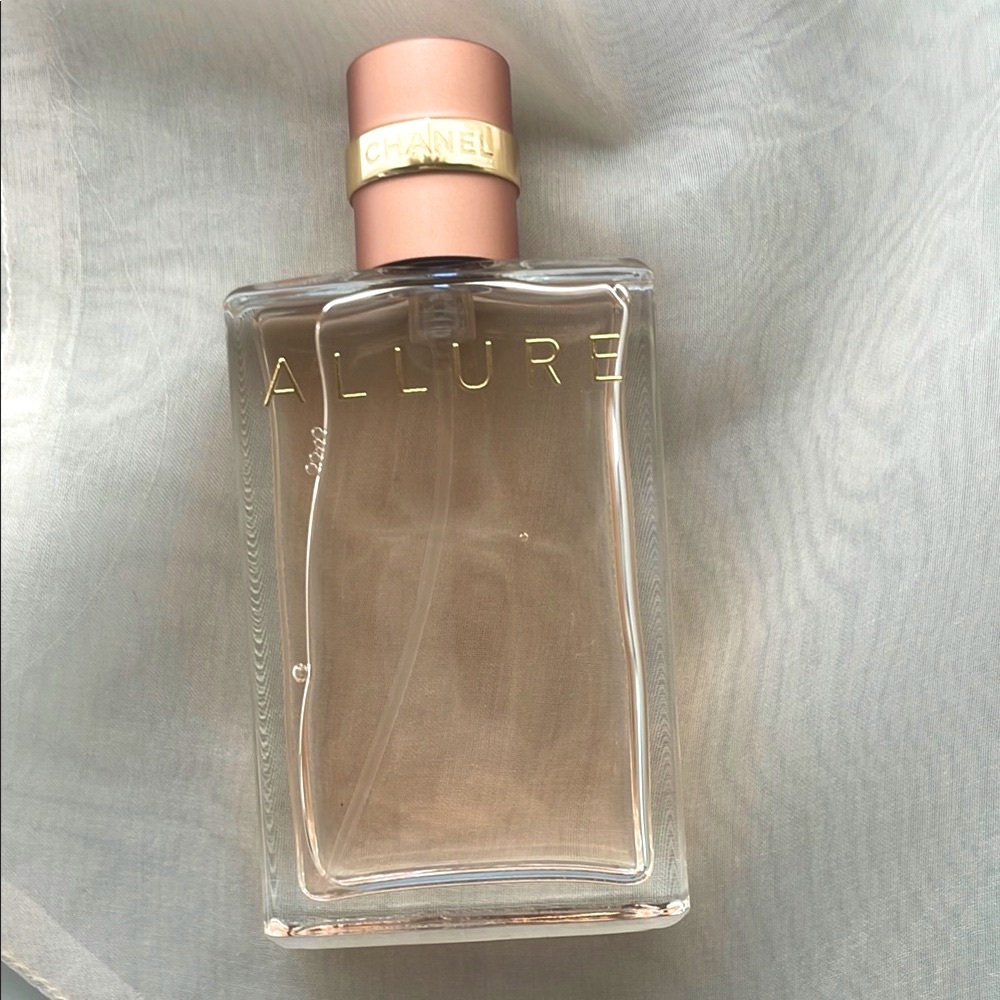 CHANEL Allure perfume